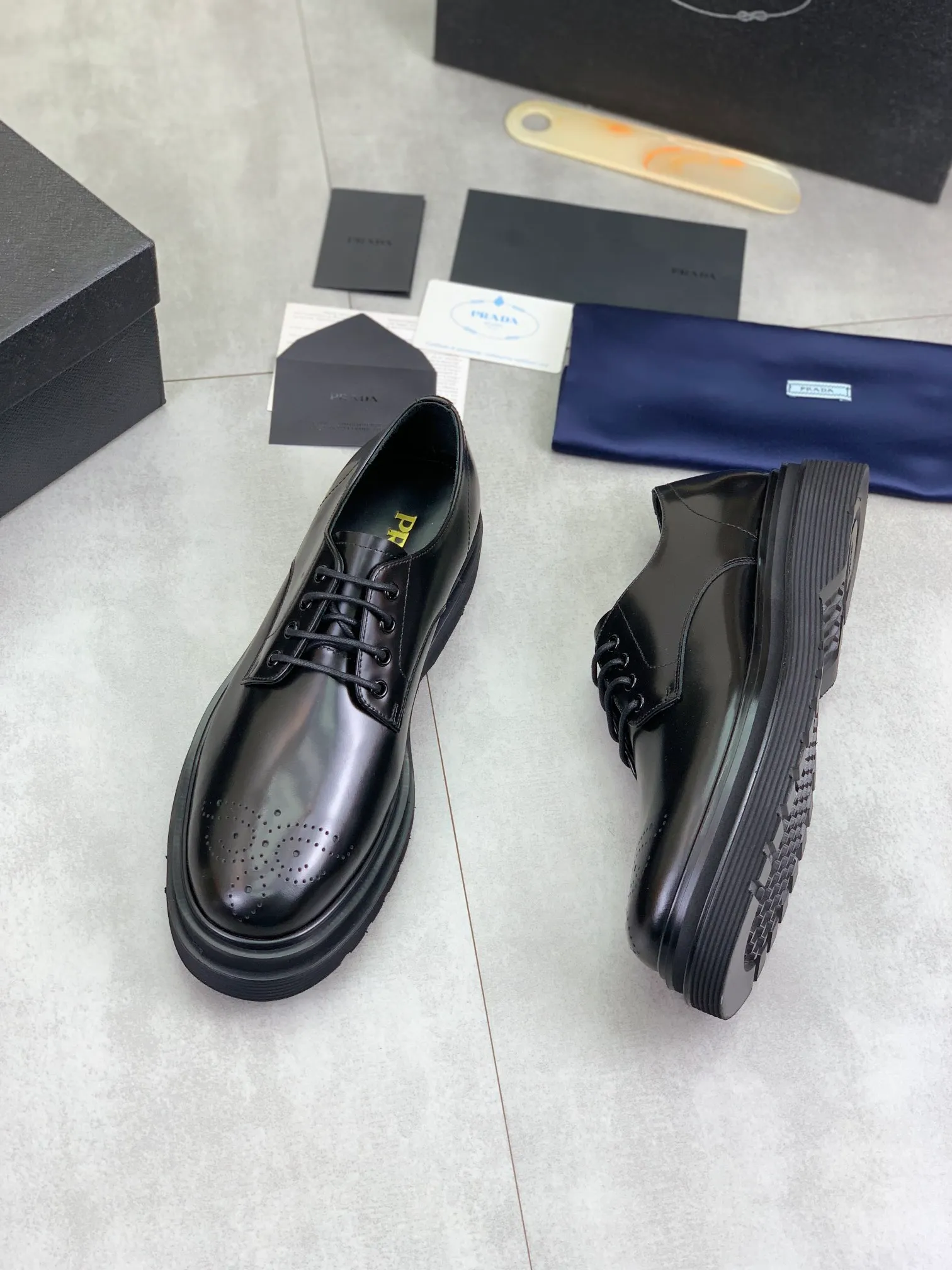 Factory price P880 💰Original quality, top version🔱 ＰＲＡＤＡ——Prada. Men's business casual leather shoes, top quality products. 1:1 shipment ⬆️Luxurious and noble👞All imported original color-rubbed open edge beads, just to create a more comfortable wearing body Tested, upper: original comfortable open-edge bead-rubbed calf leather ➕Top imported water-dyed full cow lining, original light and comfortable TPU foam combination bottom ✔️Code number: 39-44 (38.45 can be customized)